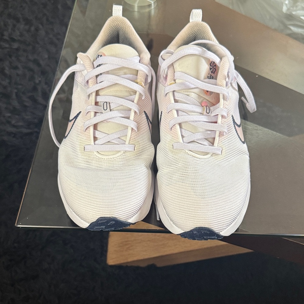 Nike Women’s Light Pink and Navy Low-Profile Athletic Sneakers
